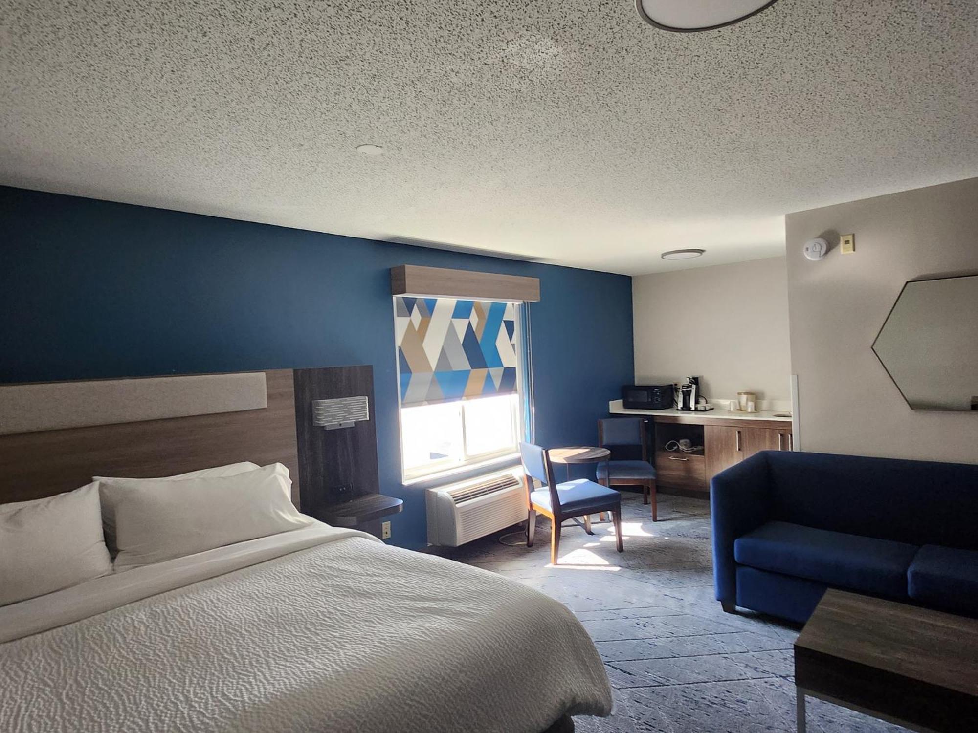 Holiday Inn Express & Suites Alliance By Ihg Exterior photo